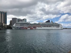 cruise ship in honolulu harbor